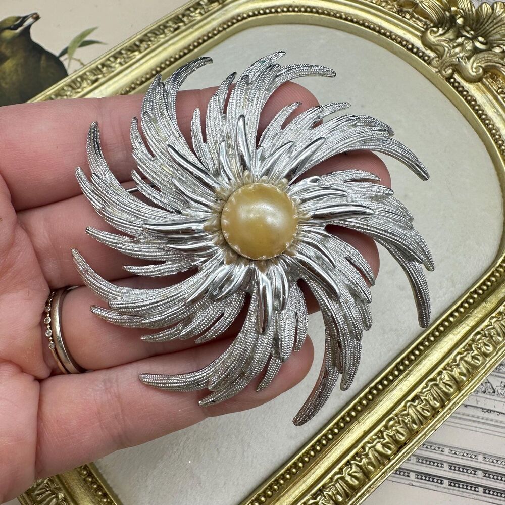 Vintage Jewelry Sarah Coventry Silver Tone Flower with Faux Pearl Brooch Pin - Picture 3 of 8